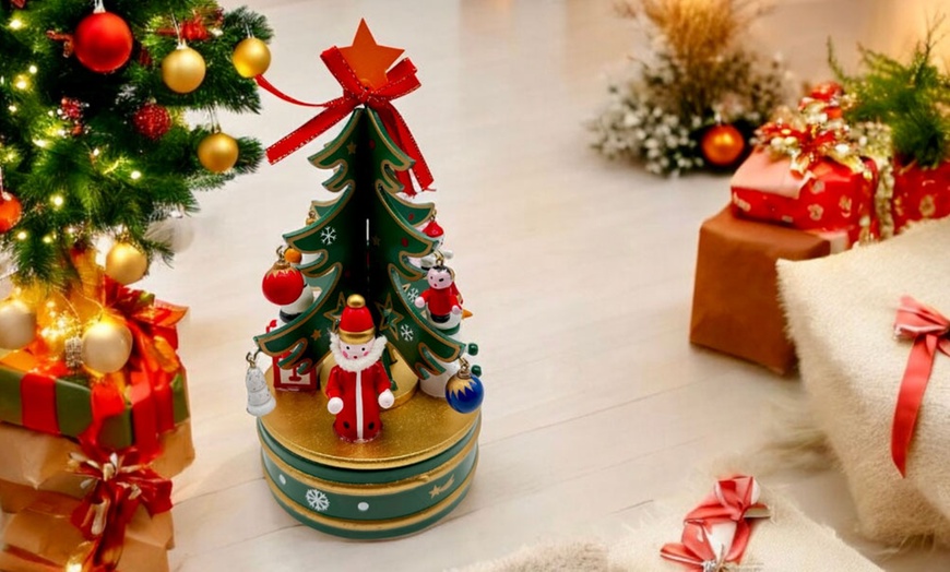 Image 6: Caja de música de madera con forma de árbol de Navidad