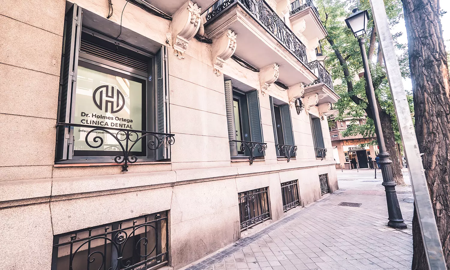 Blanqueamiento dental led