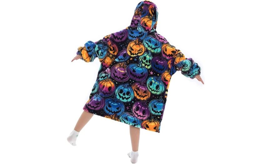 Image 3: Pumpkin-Print Oversized Wearable Hoodie Blanket