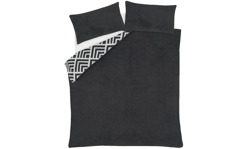 Image 8: Smart Living Premium Geo Jacquard Fleece Duvet Set