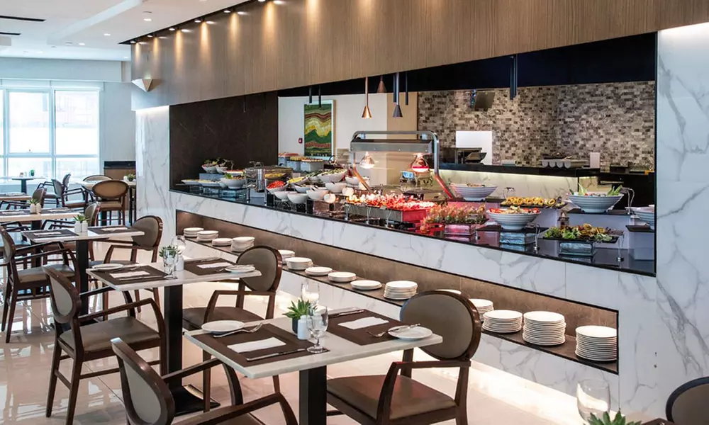 5* Lunch or Dinner Buffet with Pool and Hot Tub Access