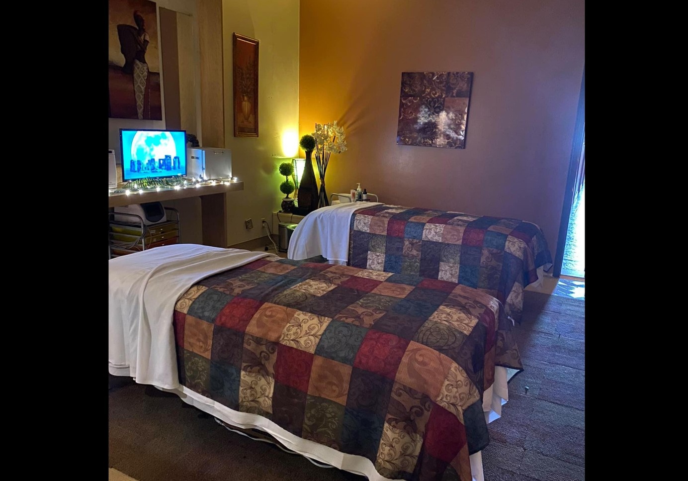 Classic Swedish, Deep Tissue or CBD Massage w/Posh Deluxe Facial Combo