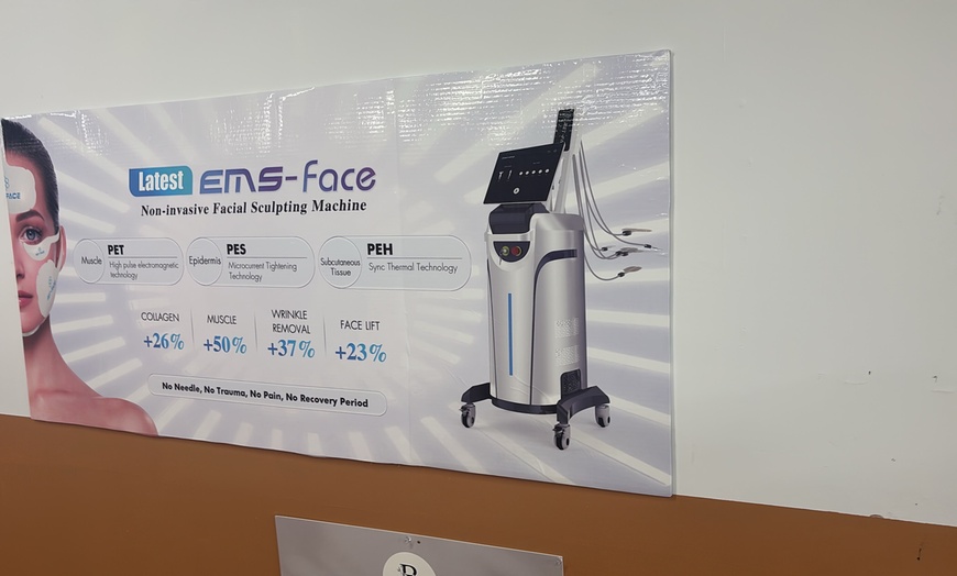 Image 5: Muscle Sculpting Skin Tightening Non-Surgical Facelift