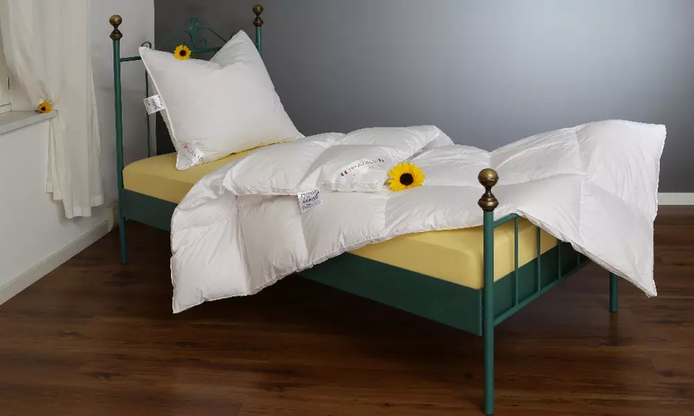 Wolkenschloss Daunenbettdecke „Provence Supreme“ in der Größe nach Wahl - Primary Image