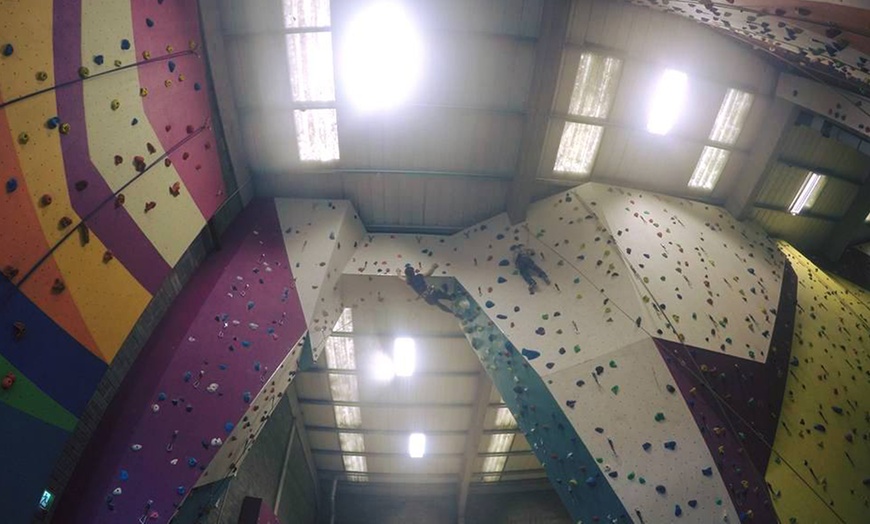 Image 3: Adult Taster Climbing Session