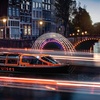 Image 7: Naviguez sur les canaux illuminés au Festival des lumières d'Amsterdam