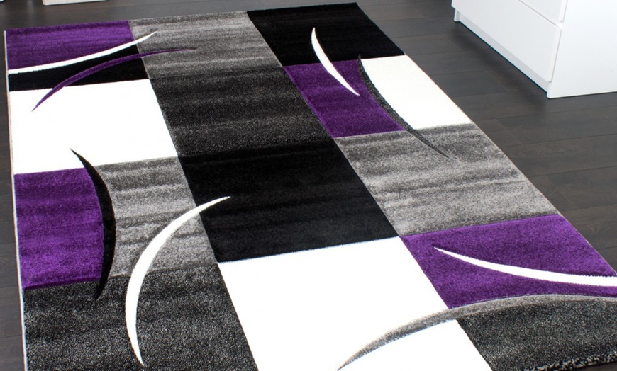 Image 12: Checkered Diamond-Style Rug