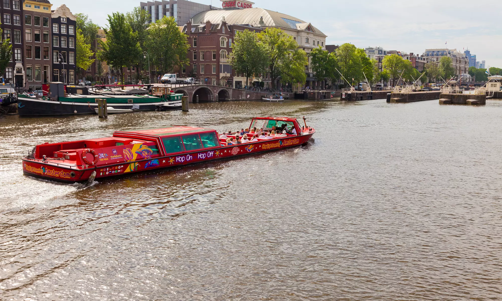 Verken Amsterdam met een 24-uurs Hop-on hop-off bus- en bootticket