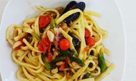 Menu alla carta da 3 o 4 portate, con dolce e vino, per 2 o 4 persone, alla Villa Luisia (sconto fino a 62%)