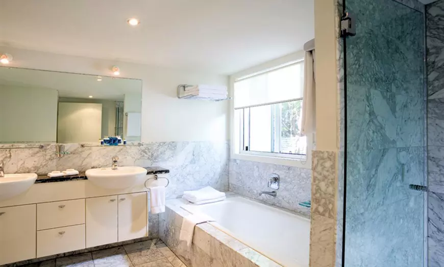 Image 7: South Stradbroke Island: 4* 2N Escape with VR World Access