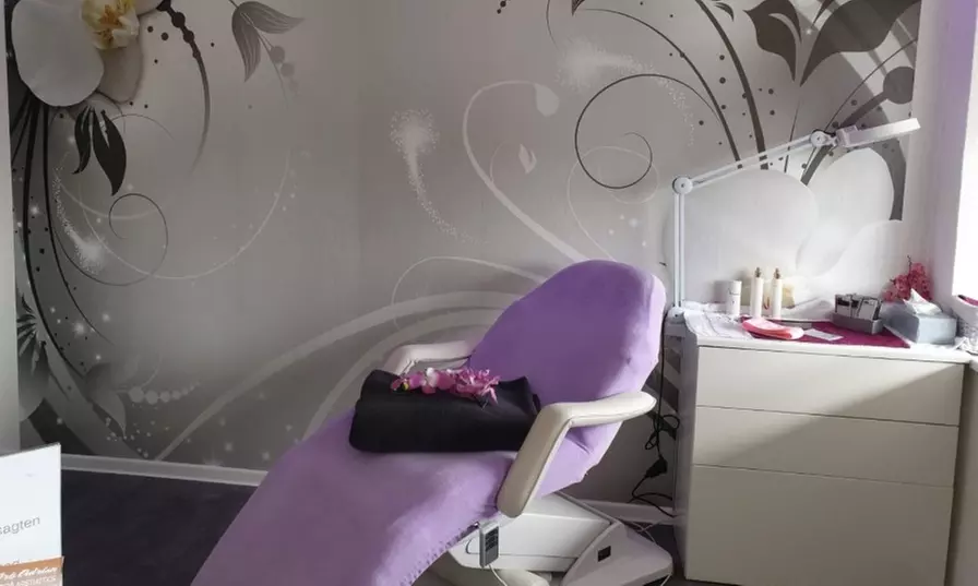 Permanent Make-up inkl. Nachbehandlung in Manu's Beautysalon (bis zu 60% sparen) - Second Medium