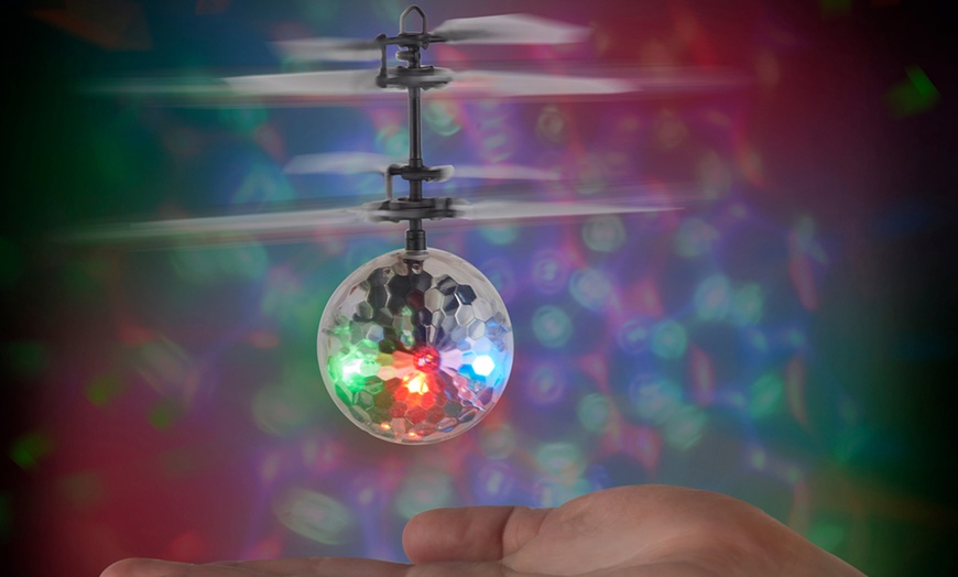 Image 2: Zennox Infrared LED Flying Disco Ball Drone