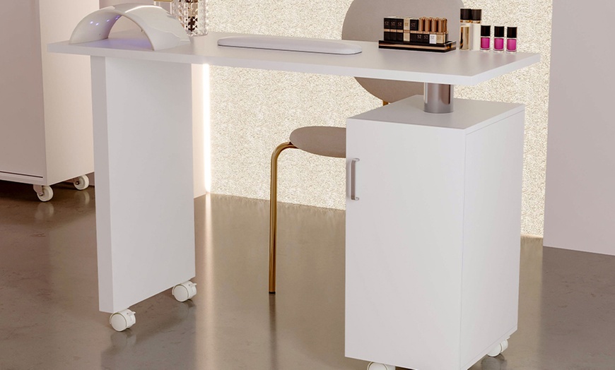 Image 2: Manicure Table with Ample Storage and Mobility