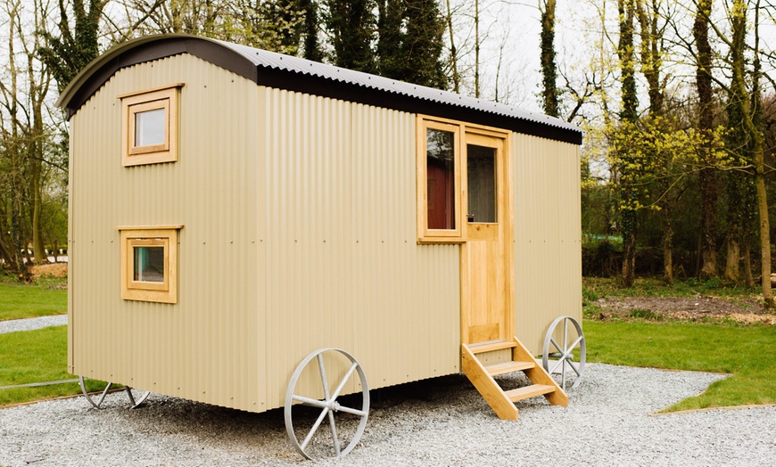 Image 4: Lancashire: Shepherd's Hut for 2 up to 4