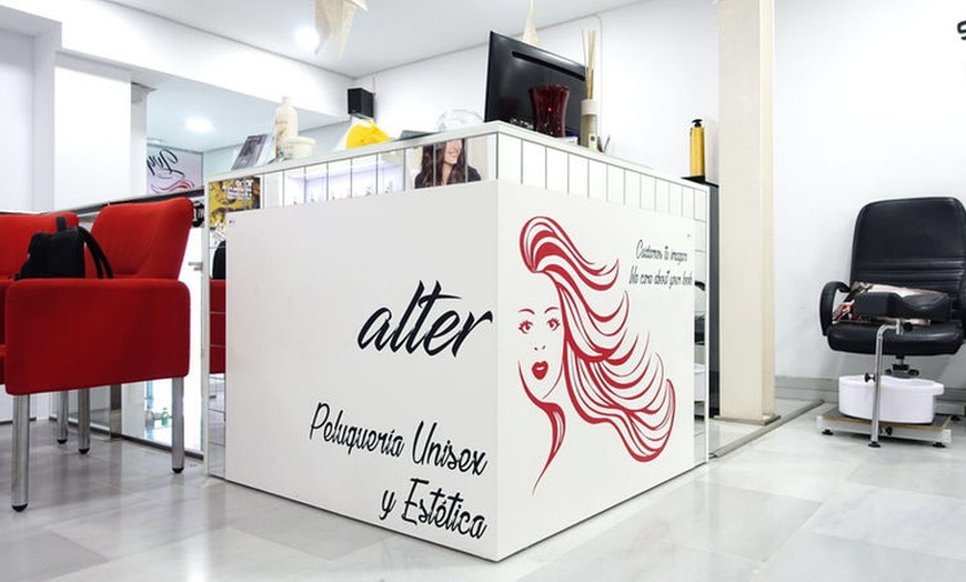 Image 8: Sesión de tratamiento facial con opciones personalizadas y exclusivas