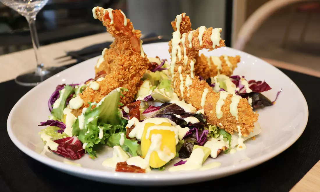 Menú mediterráneo para 2 o 4 personas con entrante, postre y bebida