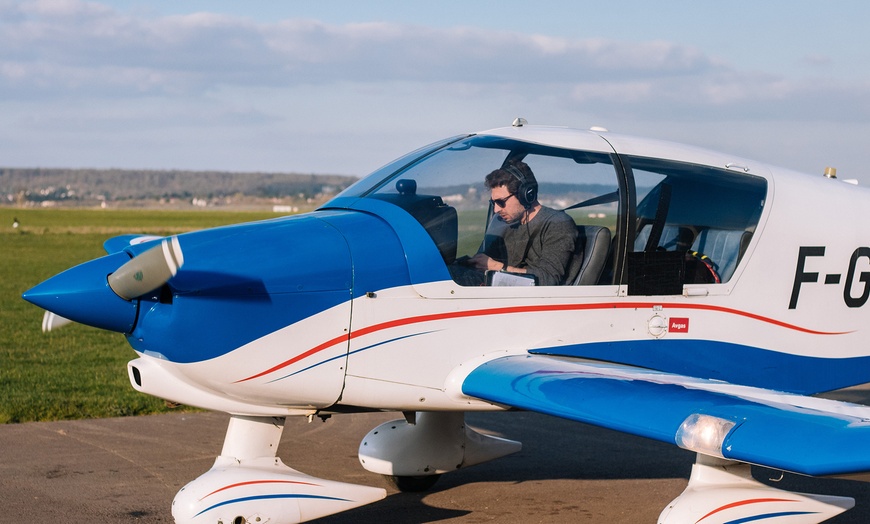 Image 5: Bon d'achat pour survol en avion autour de Paris