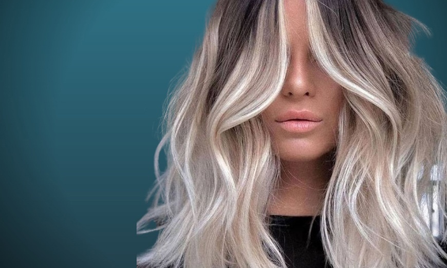 Image 1: Coupe et couleur : un nouveau look avec Prénium Coiffure