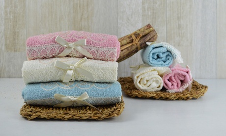 2 spugne in puro cotone, con pizzo in macramè, disponibili in 2 set e vari colori