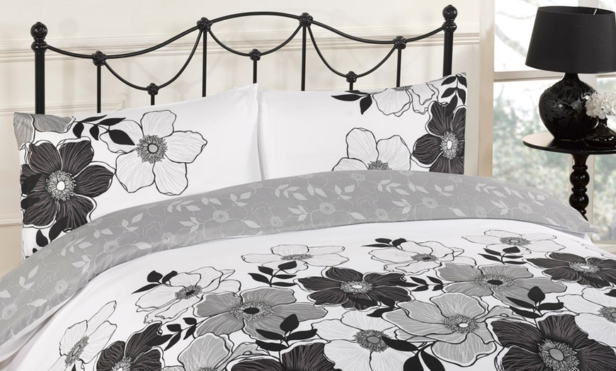 Image 5: Duvet Sets in Choice of Design