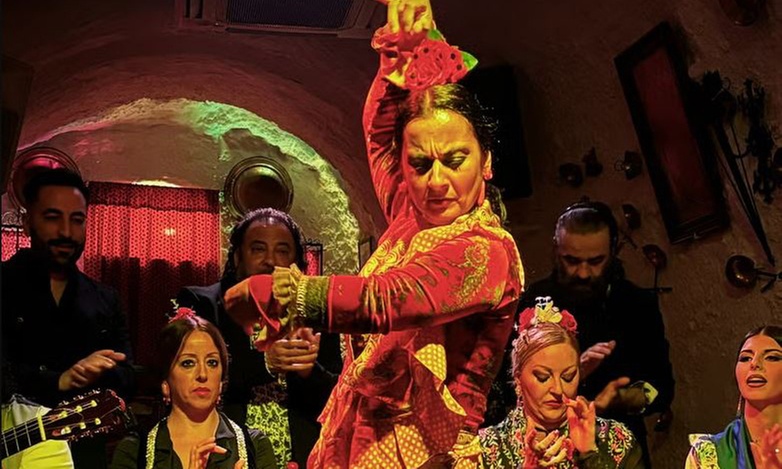 Entrada a espectáculo de flamenco con copas y opción a cena para 1 o 2