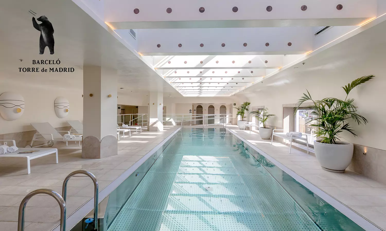 ¡Un poco de me-time! Acceso de 1 hora a zona wellness con masaje a elegir para 1 o 2 personas en hotel 5* al 48% - Primary Image