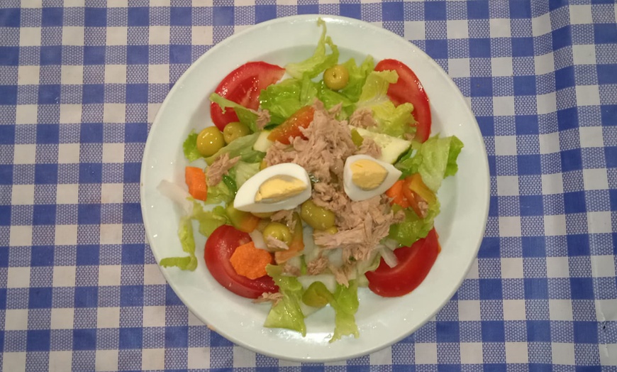 Image 6: Menú a elegir entre mar y montaña o paletilla para 2 con vino 