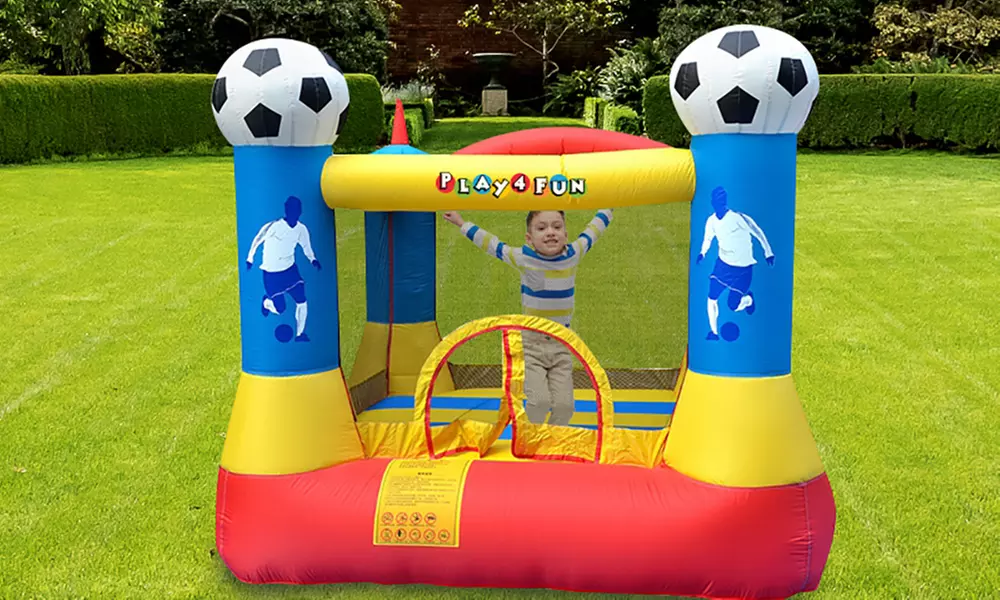 Châteaux gonflables géants avec toboggans et trampolines intégrés PLAY4FUN. Livraison offerte - Primary Image