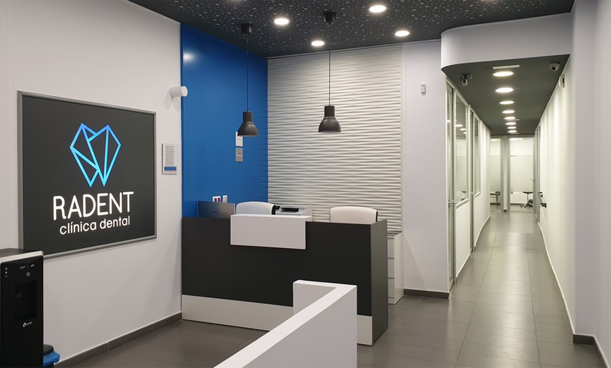 Image 1: Hasta 69% de dto. en Blanqueamiento dental - Tradicional en RADENT CLINICA DENTAL