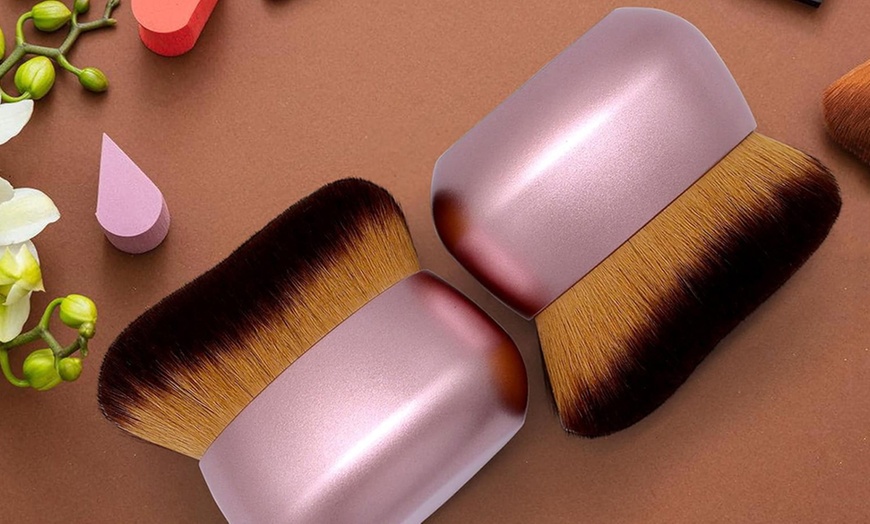 Image 6: Body Makeup Brush