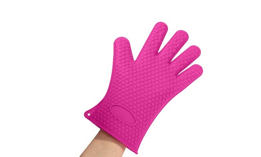 Image 3: Heat-Resistant Cooking Gloves