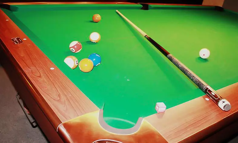 Gra w bilard + strefa rozrywki