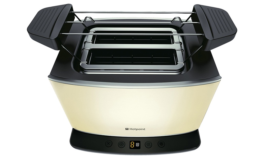 Image 10: Hotpoint Four-Slice Toaster