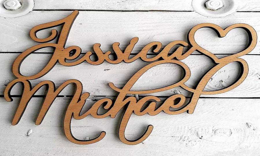 Personalisierbarer Schriftzug aus Holz mit 2 Namen und Herz