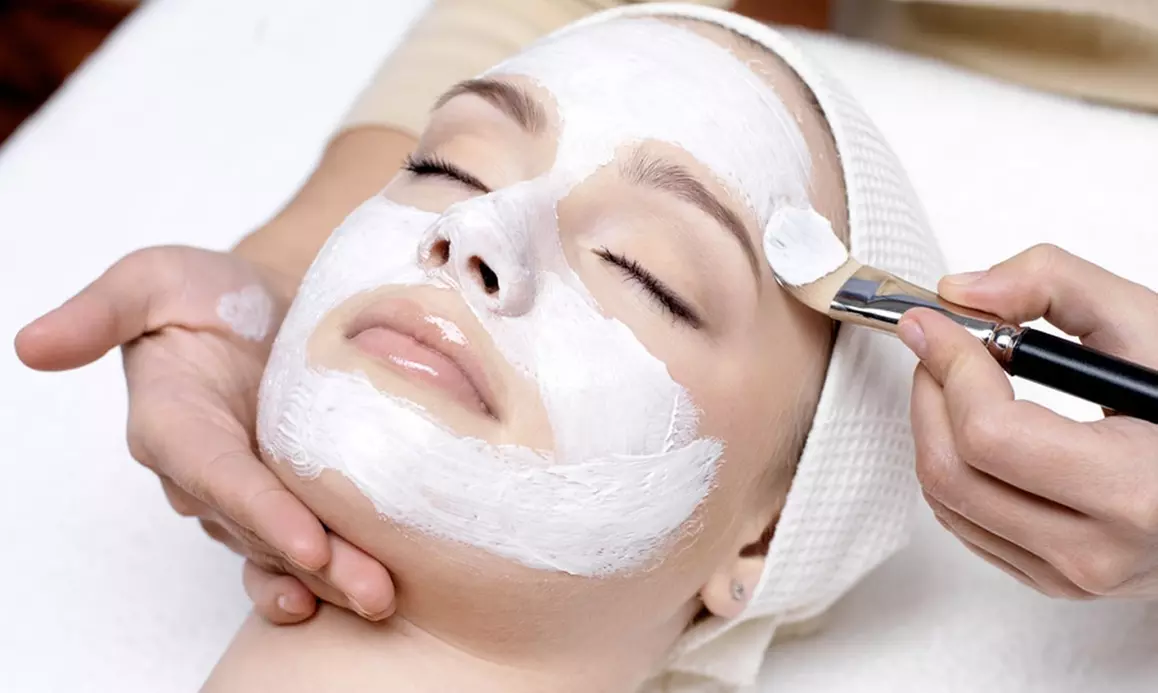 Deep-Cleansing Facial Using Dr. Renaud or More,  or Brow Threading