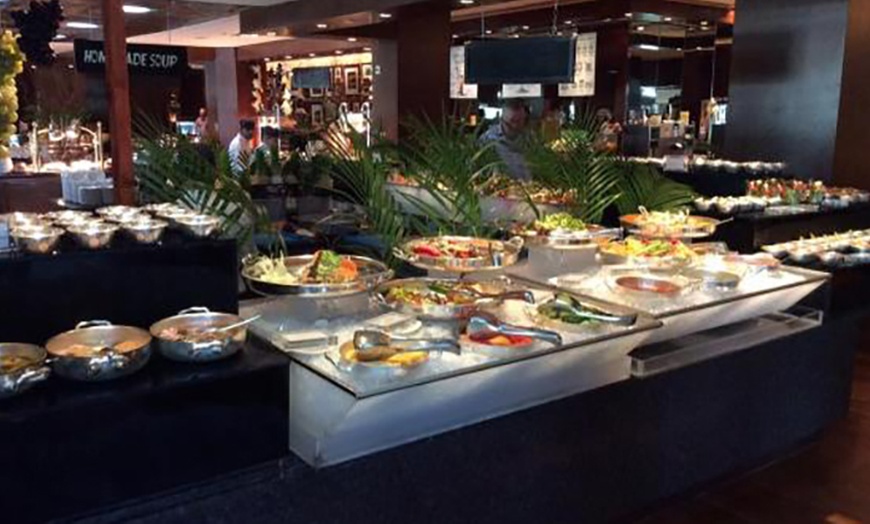 Image 12: 5* Iftar Buffet (Child: AED 69, Adult: AED 148)