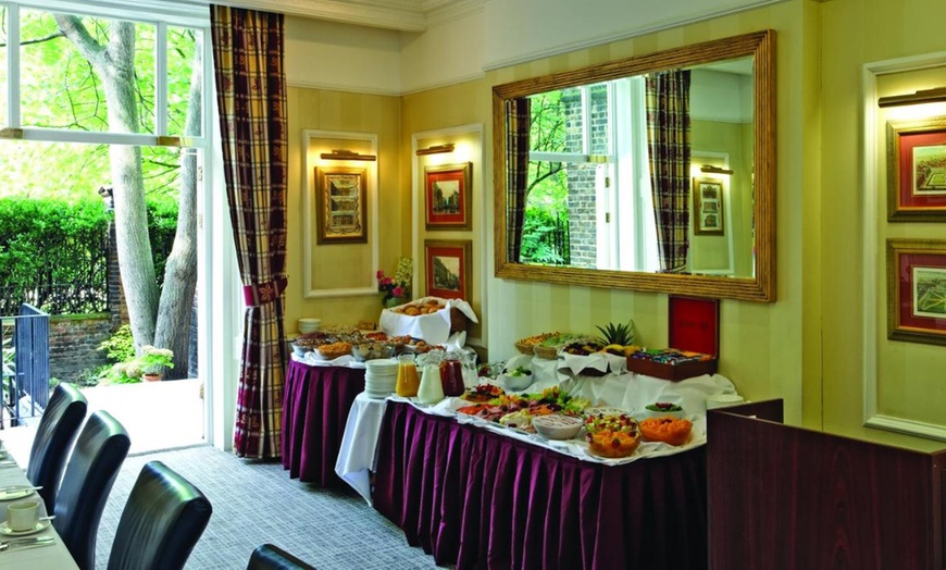 Image 6: Central London Up to 39% Off: 4* Double Room with Breakfast