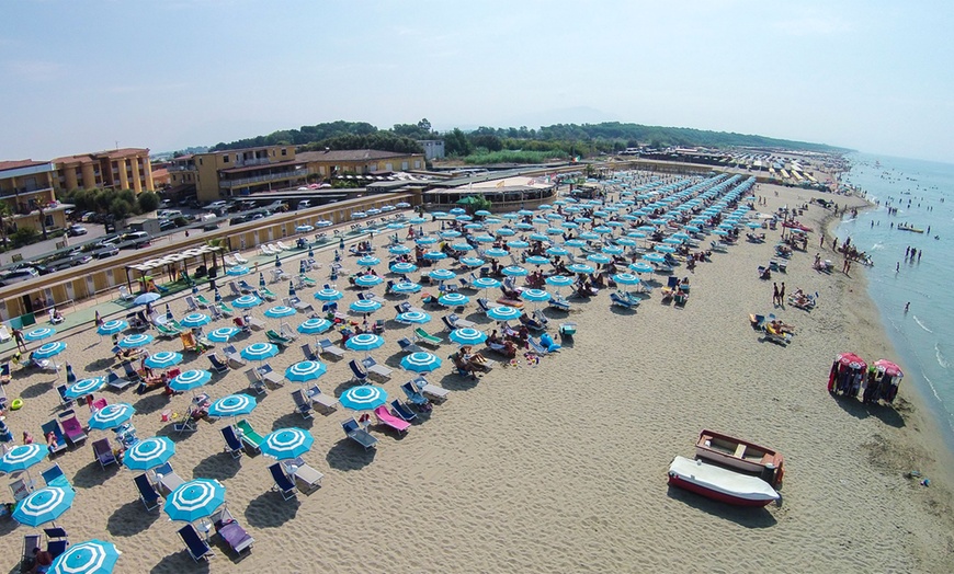 Image 1: Ingressi spiaggia, Battipaglia