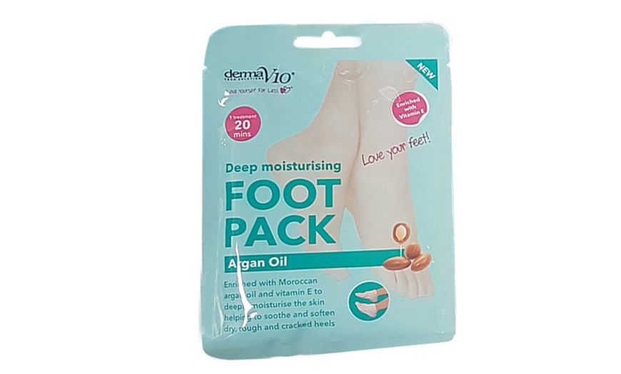 Image 8: Up to Six Derma V10 Moisturising Foot Packs