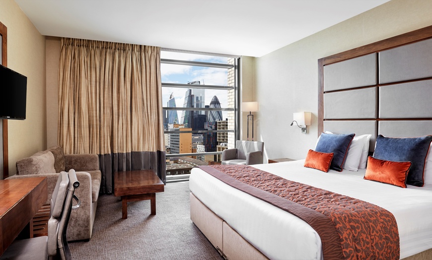 Image 3: London: 4* Superior or Executive King Room for Two