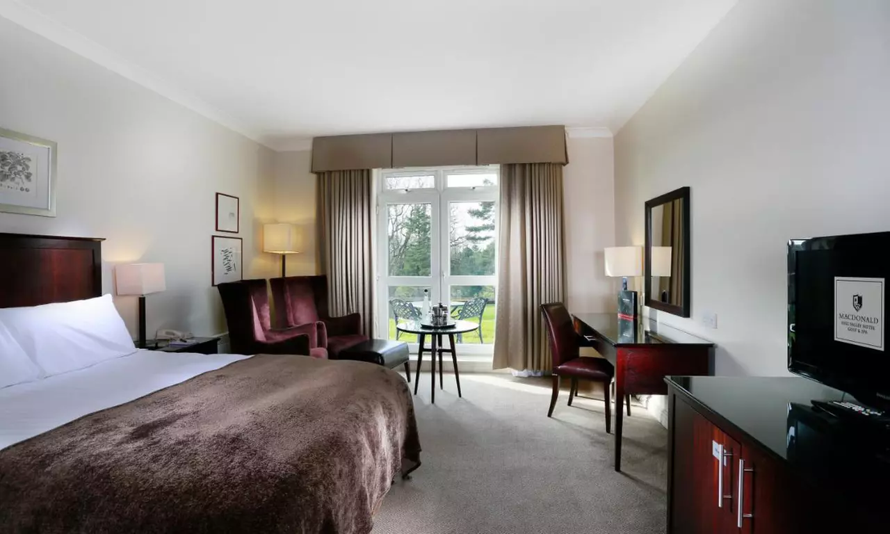 Shropshire: Stay for 2 with Breakfast, Prosecco & Spa Treatments