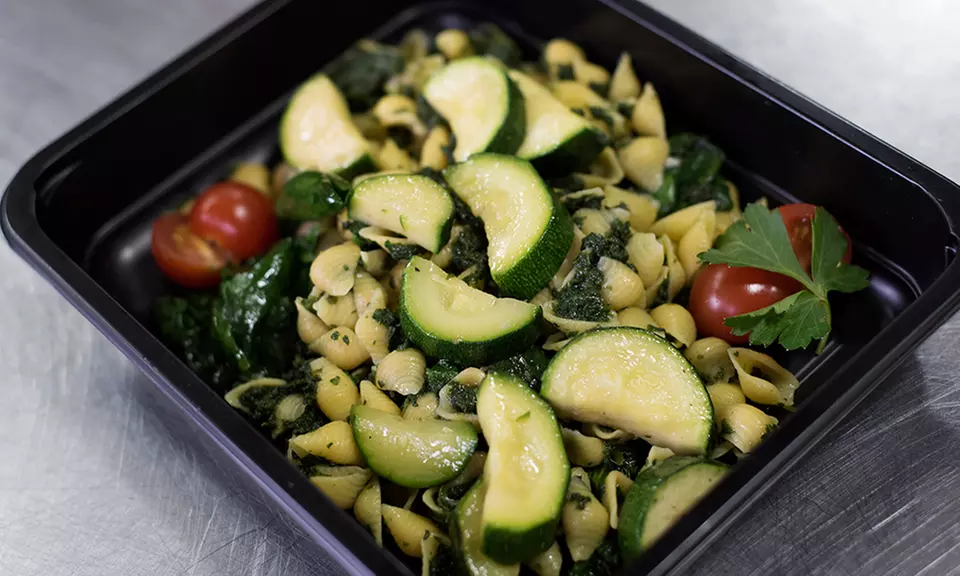 Wegański catering dla sportowców z dostawą