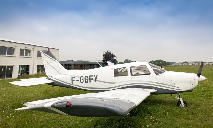 Image 1: 20 min de vol d'initiation au pilotage d'un avion léger Fly Academy