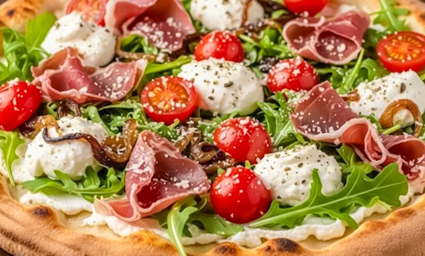 Image 11: Menú de hamburguesa o pizza para 2 o 4 con bebida y opción a postre