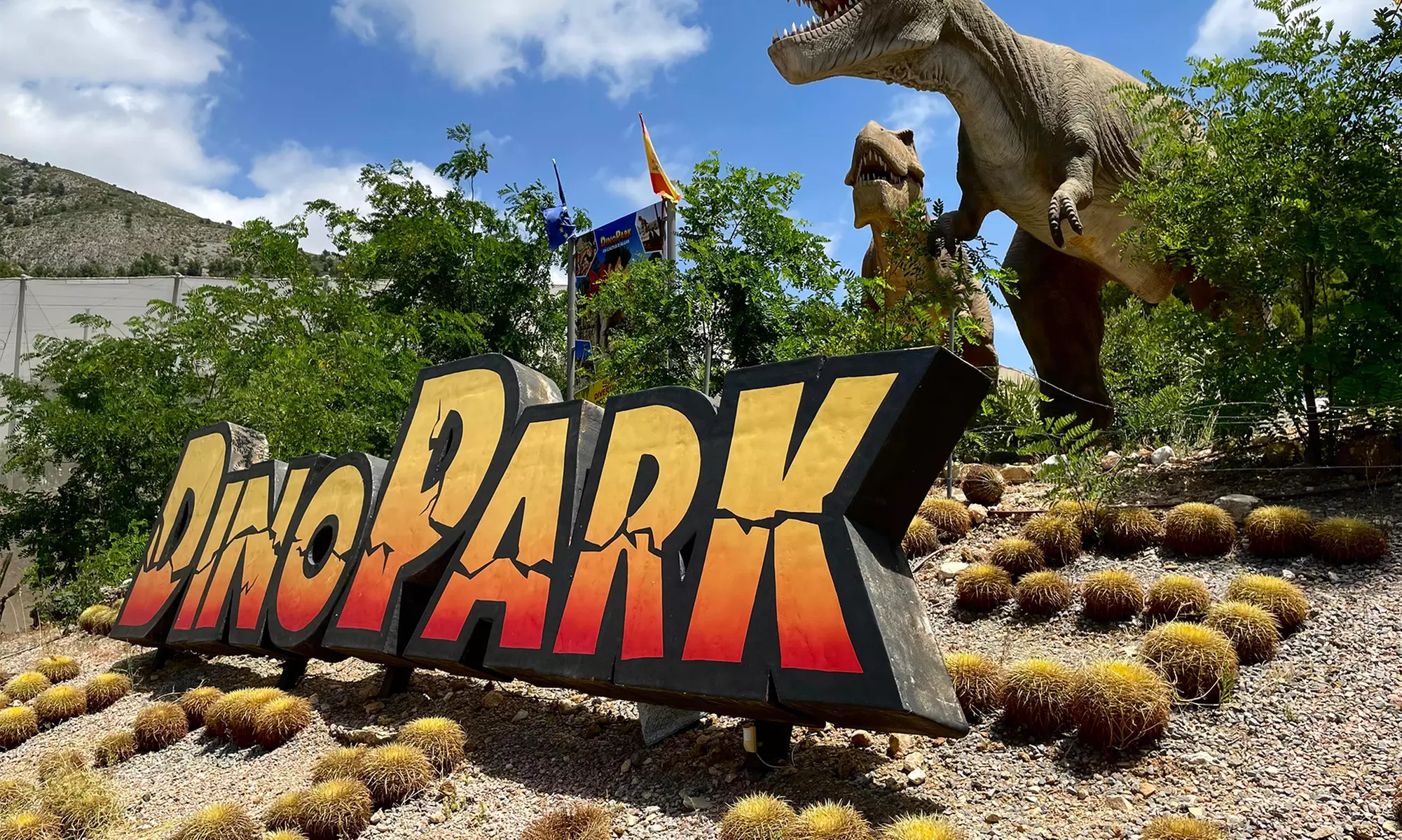 Entrada de un día para hasta 4 personas a DinoPark Algar