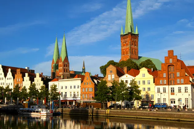 Erholung in der Holsteinischen Schweiz: 3-5 Tage für 2 mit Halbpension&Schlossbesichtigung im Hotel "Der Seehof" ab 99 € - Primary Image