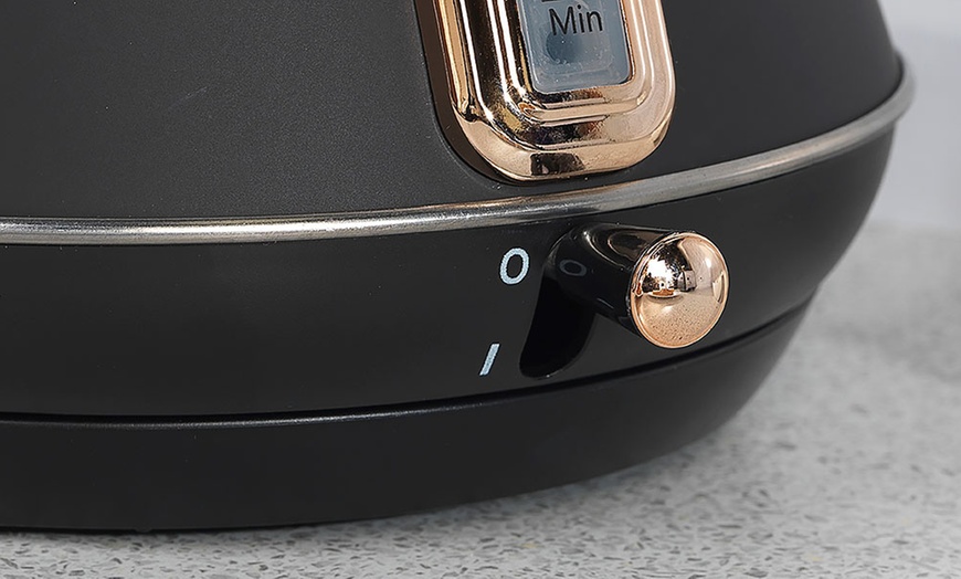 Image 9: Salter Rose Gold Kettle and Toaster Set