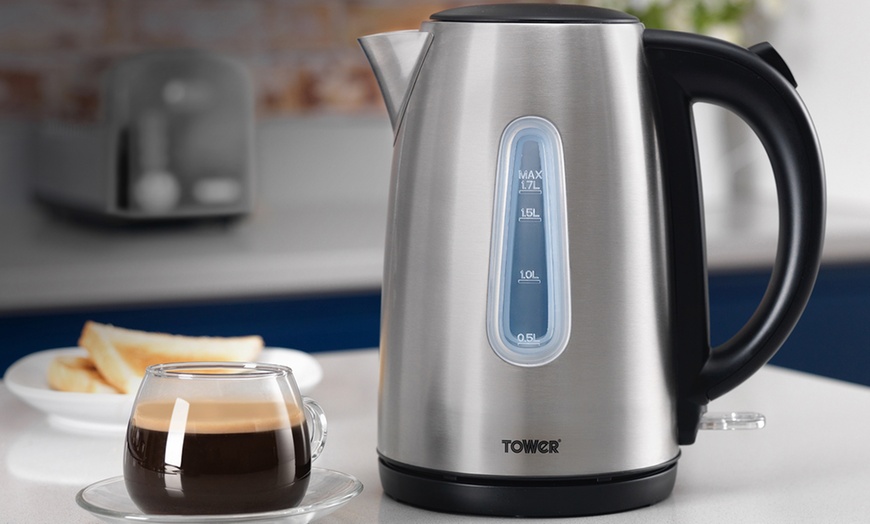 Image 3: Tower Kettle and Four-Slice Toaster