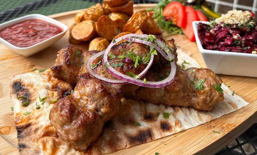 Image 1: Armenisches 2- oder 3-Gänge-Menü mit Grillplatte für 2 oder 4 Personen