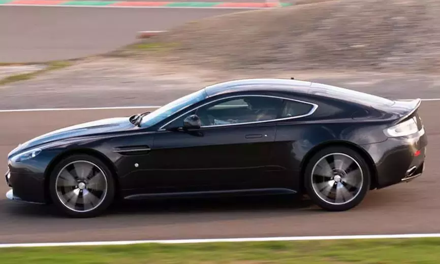 Vibrez au volant de votre bolide préféré : 2 tours de circuit